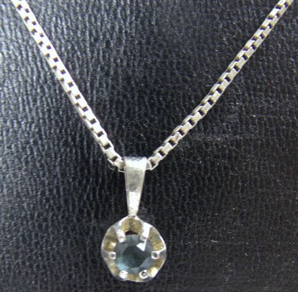 Collana con ciondolo in argento 835.