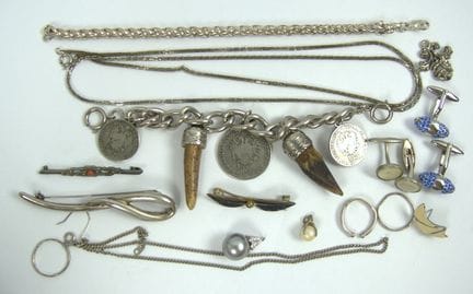 Kleines Lot Modeschmuck aus Auflösung.