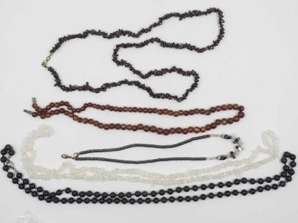 Lot Halbedelsteinschmuck.