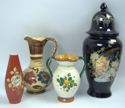 Lot Keramik- und Porzellanvasen, dabei Keramikdeck