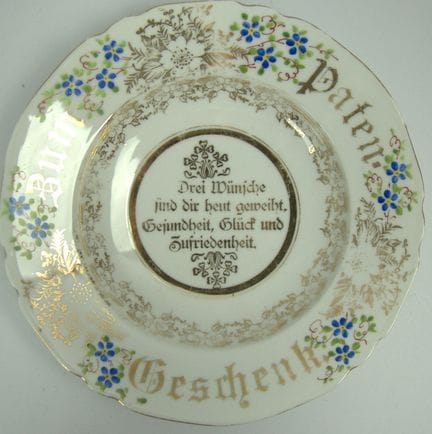 Antiker Porzellanteller, historischer Patenteller 