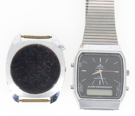 Due orologi digitali da un'unica risoluzione.