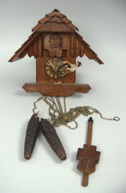 Orologio a cucù della Foresta Nera con figurina mo