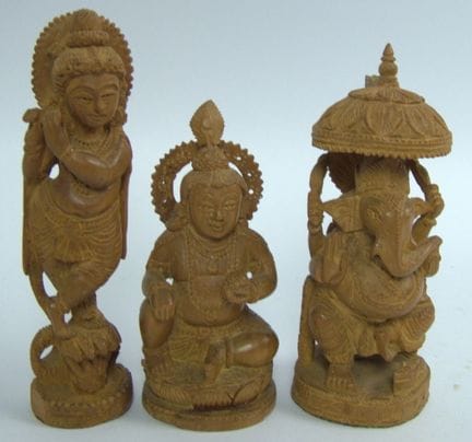 Asiatika, 3 geschnitzte Holzfiguren, dabei Ganesha