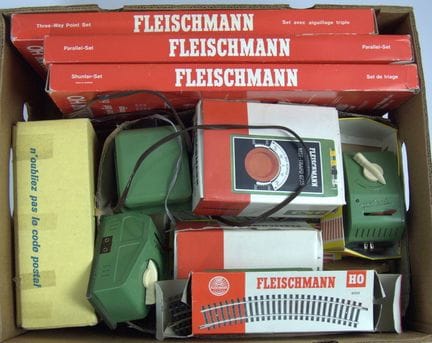 Lot Fleischmann的产品，包括变压器、轨道材料等。此外还有几款Faller的“汽车·引擎