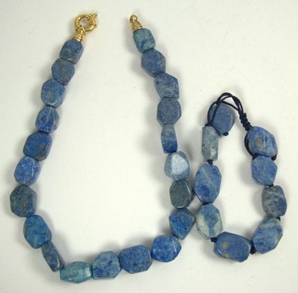 Sodalith Schmuckset aus Auflösung.