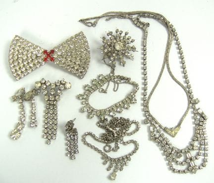 Lot Strassschmuck.