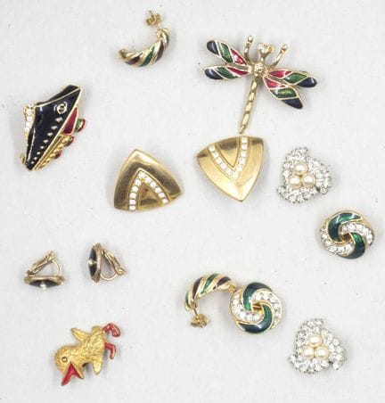 A large batch of unique costume jewelry from a liq