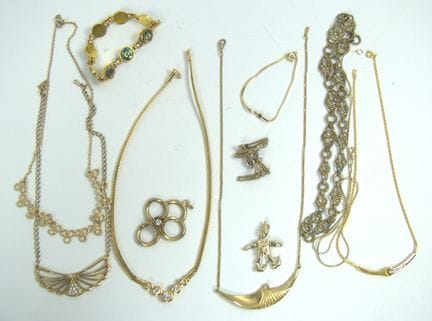 Lot vergoldeter Schmuck aus Auflösung, dabei auch 
