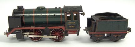 Märklin R 910，带拖车式煤水车的蒸汽机车，发条驱动，0号轨距。非全套，有使用痕迹。未测试