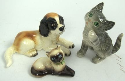 Drei Goebel Figuren, dabei Bernhardiner, Siamkatze