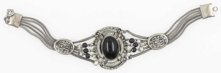 Bracelet set with an onyx stone, length approx. 19