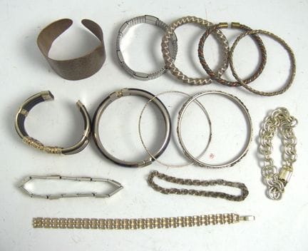 Lot Mode Armbänder und Armspangen aus Auflösung.