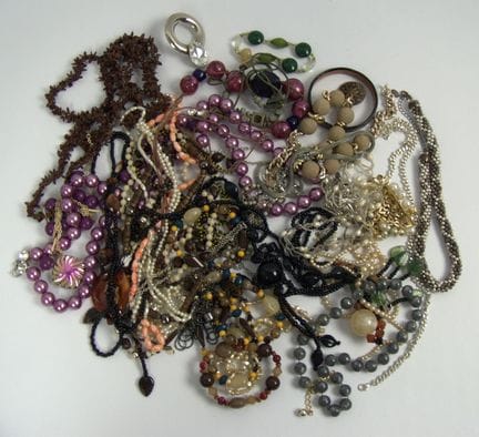 Lot Modeschmuck aus Auflösung.
