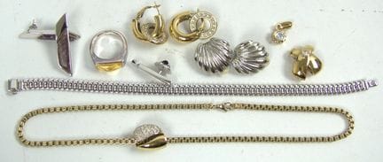 Lot moderner Modeschmuck aus Auflösung.