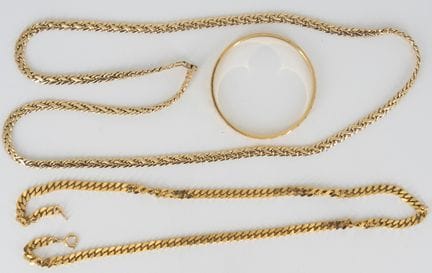 A large quantity of gold-plated jewelry from a liq