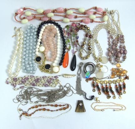 Lot Modeschmuck aus Auflösung.