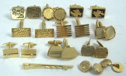 A lot of gold-plated cufflinks, various styles. 10