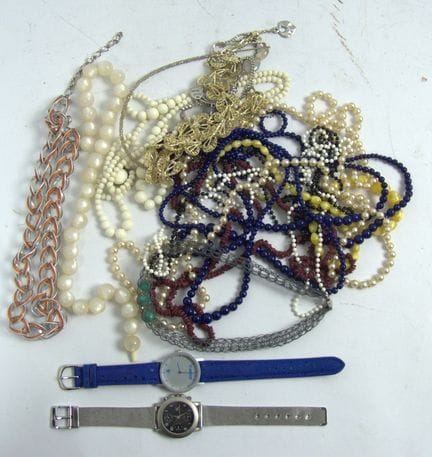 Lot Modeschmuck aus Auflösung.