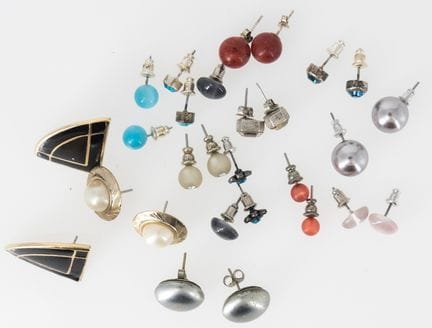 Lot of costume jewelry earrings, 14 pairs total.