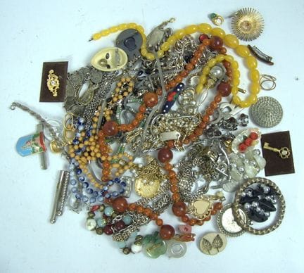 Lot Modeschmuck aus Auflösung.