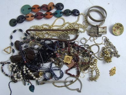 Lot Modeschmuck aus Auflösung.