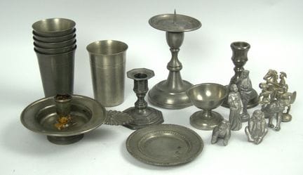 A lot of tin from a liquidation, including various