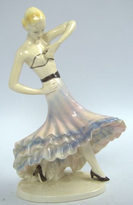 Antike Keramikfigur im Art Deco Stil "Tänzerin". A