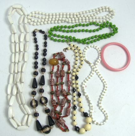 Lot of retro costume jewelry from the 1970s, plast