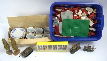 A clearance sale, including a small mocha set, Leg