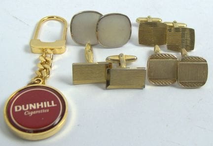 Lot cufflinks and a Dunhill pendant.