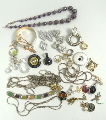Lot Modeschmuck aus Auflösung.