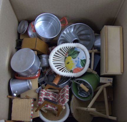Lot Puppenstuben Zubehör aus Auflösung, dabei Möbe