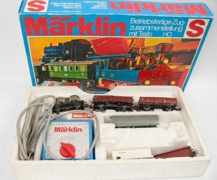 Märklin Lot Güterwagen in Zugpackung 2920. Dazu ei