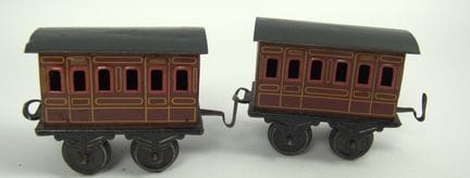 Bing，两辆轿车，金属材质，2轴，长度：约12厘米。