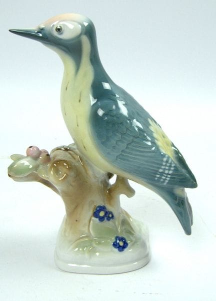 Porzellanfigur Vogel auf Baumstumpf "Harkály" unga