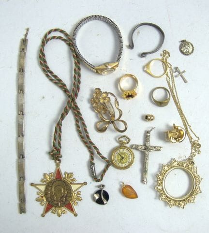 Lot Modeschmuck aus Auflösung, dabei auch ältere S