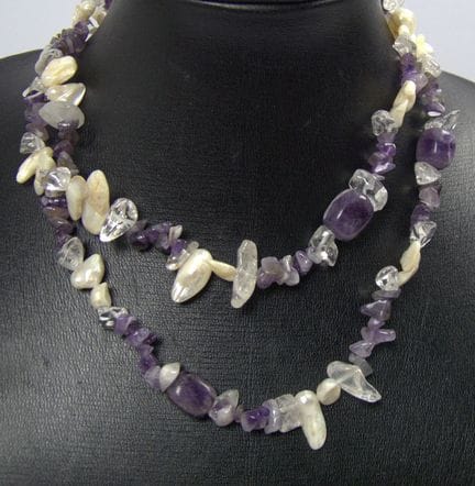 Doppelreihige Perlmutt + Amethyst Kette. Länge ca.
