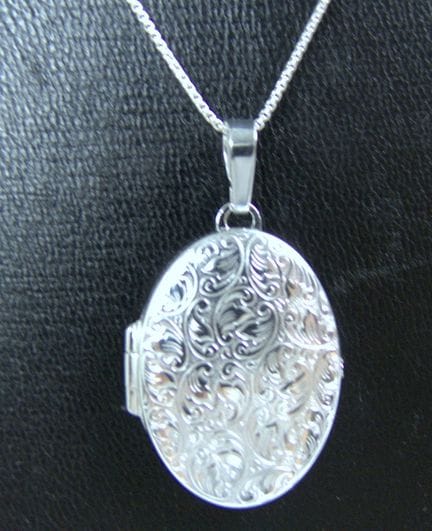 Necklace with pendant, 925 sterling silver; the pe