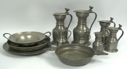 A lot of tin from a liquidation, including various