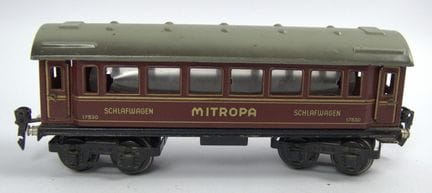 Märklin 17530，Mitropa 卧铺车厢，金属材质，4 轴，有使用痕迹和老化迹象。