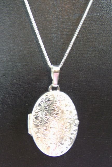 Necklace with pendant, 925 sterling silver; the pe