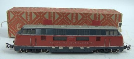 Märklin 3021，V 200型柴油机车，车号BN V200006。H0轨距。原厂包装完好。功