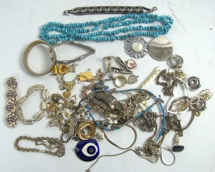 Lot Modeschmuck aus Auflösung.