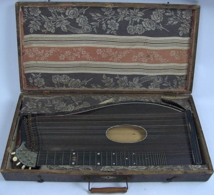 Antique zither in a wooden case. Length approx. 60