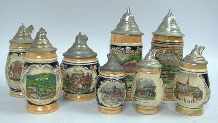 Lot Bierhumpen mit Daumendrücker, insgesamt 8 Stüc