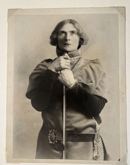Fotografía. Sybil THORNDIKE en el papel de Juana d