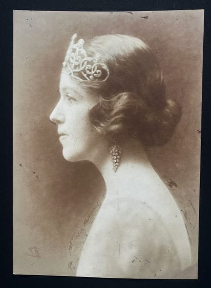 ASTRID DE SUECIA. Fotografía analógica de alrededo