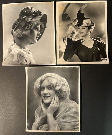 FOTOGRAFÍAS. 3 fotografías de una actriz de alrede
