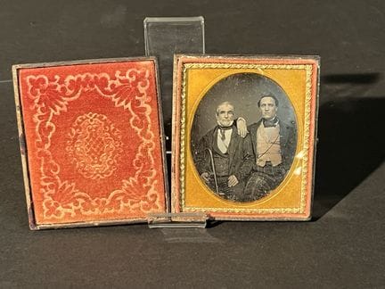 Daguerrotipo de alrededor de 1840-1845. «Padre e h